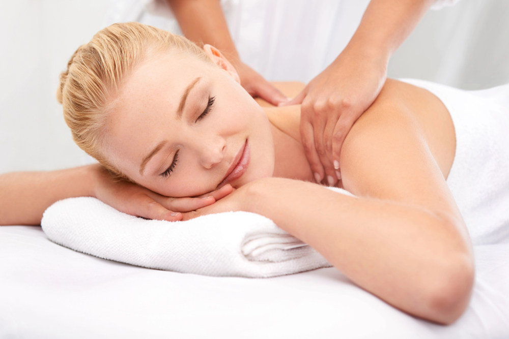 How Deep Tissue Massage Targets Stubborn Shoulder Knots